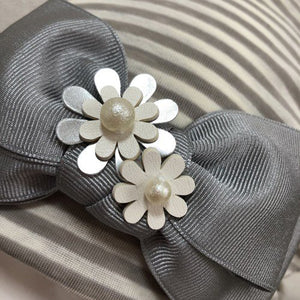 Ribbon and flower care hat  border